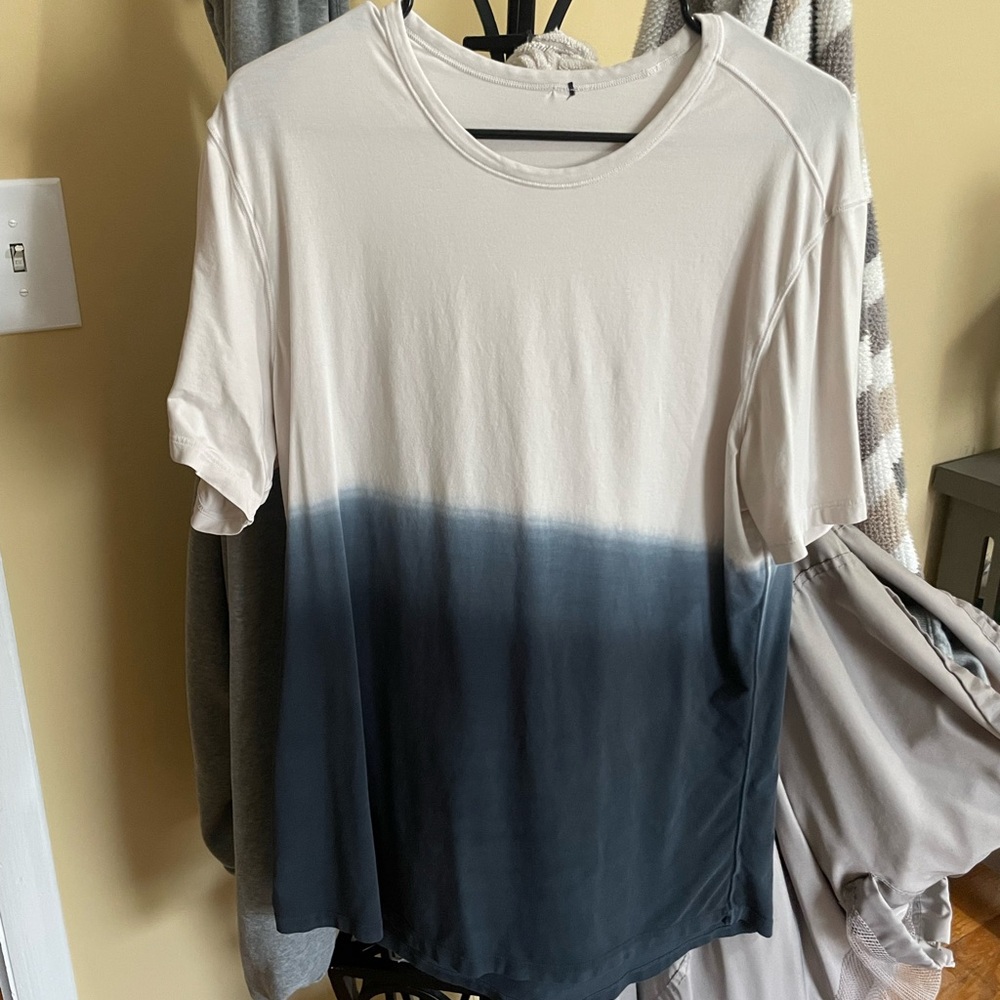 Lululemob large short sleeve white and blue shirt